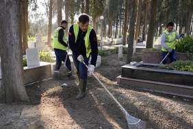 burhaniyede-ramazan-bayrami-oncesi-mezarliklarda-kapsamli-temizlik.jpg