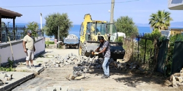 burhaniyede-yol-calismalari-tum-hiziyla-devam-ediyor.jpg