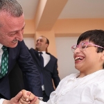 buyukakin-her-ozel-cocuk-her-anne-baba-bu-sehirde-yalniz-degildir.jpg