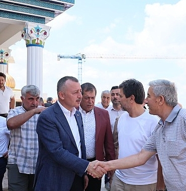 buyukakin-karamurselde-hem-gonullere-dokundu-hem-de-calismalari-inceledi.jpg