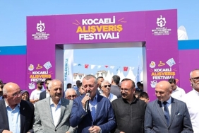 buyukakin-kurdeleyi-kesti-hayirli-isler-diledi.jpg