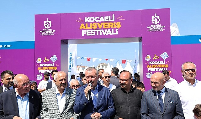 buyukakin-kurdeleyi-kesti-hayirli-isler-diledi.jpg