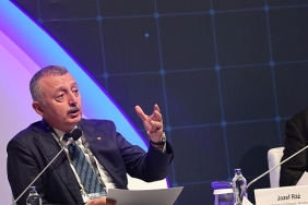 buyukakin-kuresel-ulastirma-koridorlari-forumuna-katildi-sehirleri-biz-yonetmezsek-lojistik-bizi-yonetir.jpg
