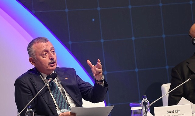 buyukakin-kuresel-ulastirma-koridorlari-forumuna-katildi-sehirleri-biz-yonetmezsek-lojistik-bizi-yonetir.jpg