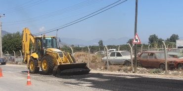 buyuksehir-asfalt-onarim-calismasi-yapiyor.jpg