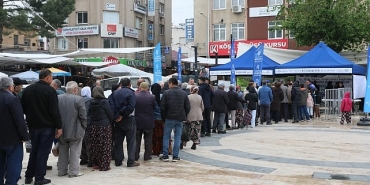 buyuksehir-belediyesi-binlerce-fideyi-kuyucak-ve-koskte-vatandaslarla-bulusturdu.jpg