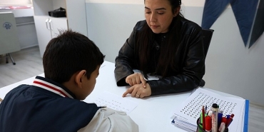 buyuksehir-belediyesi-disleksi-merkezi-ogrencilerin-yaninda.jpg