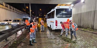 buyuksehir-ekipleri-yagisin-yarattigi-olumsuzluklara-hizla-mudahale-etti.jpg