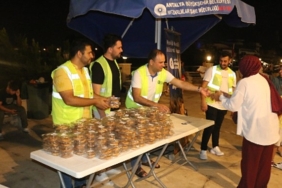 buyuksehir-mevlit-kandilinde-19-ilcede-lokma-ikram-etti.jpg