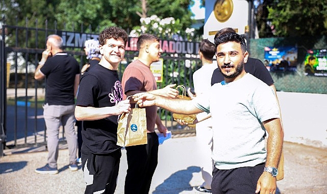 buyuksehir-yks-ogrencileri-icin-ikram-stantlari-kurdu.jpg