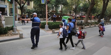 buyuksehir-zabitasi-gorevde-okul-onleri-guvende.jpg