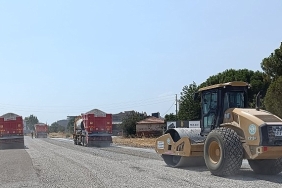 buyuksehirden-13-bin-ton-asfalt-55-kilometre-sathi-kaplama.jpg