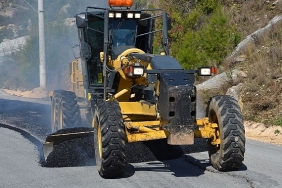 buyuksehirden-alanyada-yol-yapim-calismasi.jpg