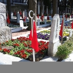 Büyükşehir’den şehitliklerde titiz çalışma