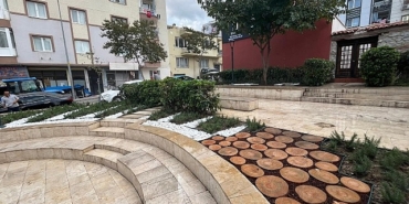 buyuksehirden-yesil-alanlarda-bakim-calismasi.jpg