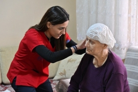 buyuksehirin-evde-bakim-hizmeti-vatandaslarin-yasamini-kolaylastiriyor.jpg