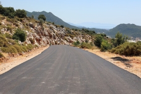 buyuksehirin-sicak-asfalt-calismasi-suruyor.jpg