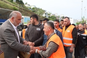 canikte-bayram-sevinci-baskan-sandikci-personelle-bayramlasti.jpg