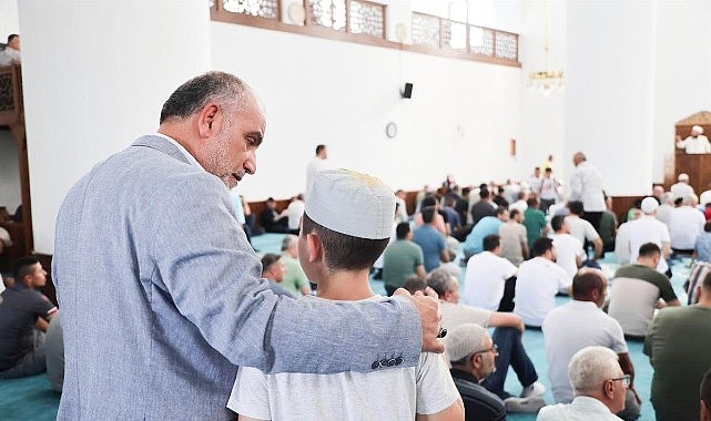 canikte-camiye-gelen-hediyeyi-aliyor-basvuru-suresi-uzatildi.jpg
