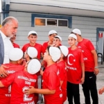 canikte-cocuklar-camilere-akin-ediyor.jpg