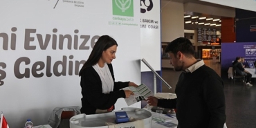 cankaya-belediyesi-ogrencileri-astide-karsiliyor.jpg