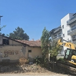 cankayada-tehlikeli-yapilarin-yikimi-suruyor.jpg