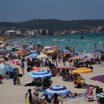 Çeşme Belediyesi plajları bir kez daha Mavi Bayrak kazandı