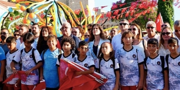 cesme-festivali-90larda-cesme-temasi-ile-basladi.jpg