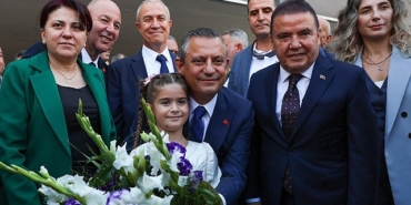 chp-genel-baskani-ozgur-ozel-antalya-buyuksehir-belediyesini-ziyaret-etti.jpg