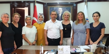 chp-kadin-kollarindan-baytekine-ziyaret.jpg