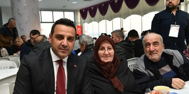 cigli-belediyesinden-dayanisma-sofrasi-baskan-yildiz-vatandaslarla-iftarda-bulustu.jpg