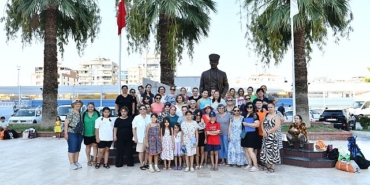 ciglili-kadin-ve-cocuklar-denizle-bulustu.jpg