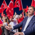 cumhuriyet-bir-ulkenin-kullerinden-yeniden-dogusunda-karanliga-meydan-okuyusundadir.jpg