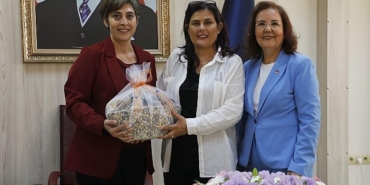cumhuriyet-halk-partisi-kadin-kollarindan-baskan-cerciogluna-ziyaret-gerceklestirildi.jpg