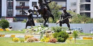 d-100-karayolunda-peyzaj-calismasi-tamamlandi.jpg