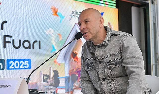 demir-demirkan-bu-kez-edebiyat-sahnesinde-hayranlari-ile-bulustu.jpg