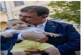 devrilen-cinar-agaci-yerine-yenisi-dikildi.jpg