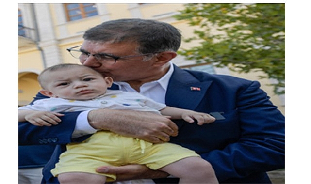 devrilen-cinar-agaci-yerine-yenisi-dikildi.jpg
