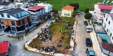 didim-belediyesi-agac-dikme-etkinligi-ile-ogrencilere-cevre-bilinci-kazandiriyor.jpg