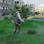 didim-belediyesi-kent-genelinde-ot-bicme-ve-budama-calismalarini-surduruyor.jpg