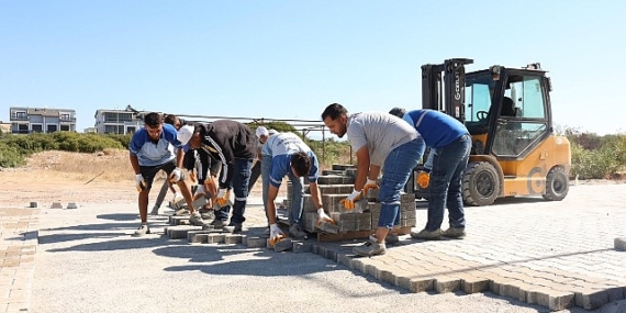 Didim Belediyesi Parke Taşı Döşeme Çalışmalarını Sürdürüyor