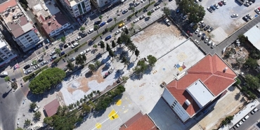 didim-belediyesi-tarafindan-ilcede-bulunan-ataturk-ilkokulunun-bahcesine-yapilan-oyun-parkinin-calismalari-tum-hiziyla-suruyor.jpg