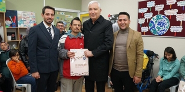 dunya-engelliler-gununde-kemalpasa-belediye-baskani-mehmet-turkmen-ozel-gereksinimli-bireyler-ile-bir-araya-geldi.jpg