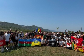 dunyanin-dort-bir-yaninda-gencler-niluferde-bulustu.jpg