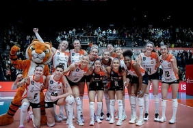 eczacibasi-dynavitten-evinde-net-galibiyet.jpg