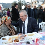 edremit-belediyesi-iftar-sofralari-altinolukta-kuruldu.jpg