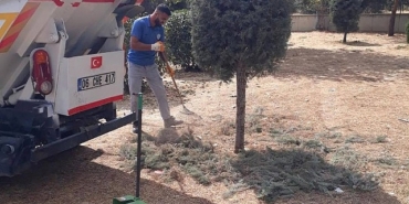 edremit-belediyesi-okul-bahcelerini-temizliyor.jpg