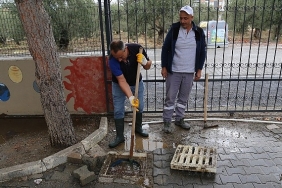 edremit-belediyesi-saganak-yagislara-karsi-7-24-sahada.jpg