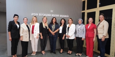 efelerli-kadin-muhtarlardan-baskan-cerciogluna-ziyaret.jpg