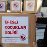 efes-selcukta-anne-adaylarina-ve-bebeklerine-gida-dayanismasi-destegi.jpg